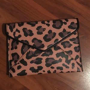 Leopard Clutch
